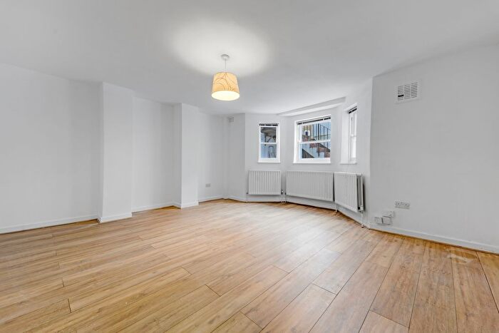 2 Bedroom Flat To Rent In Lgff, Dresden Road, Whitehall Park, N19