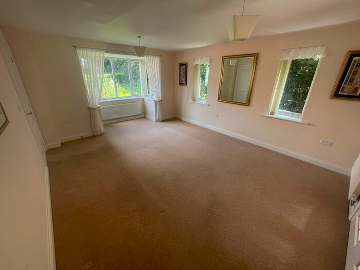 4 Bedroom Detached House To Rent In Brockhouse Close, West Bromwich, B70