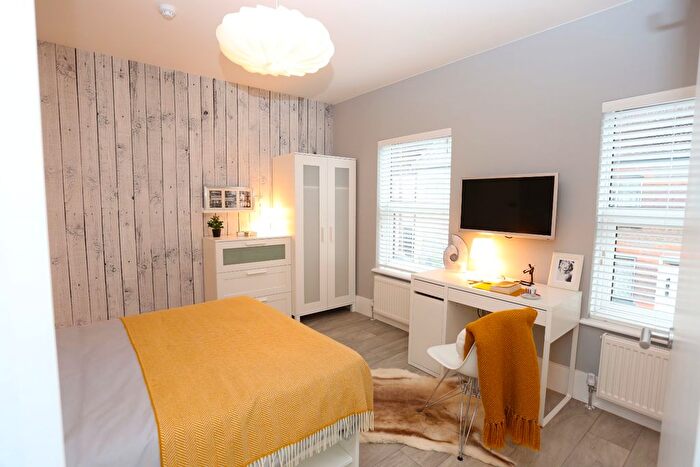 1 Bedroom Studio To Rent In Tavistock Street, Luton, Bedfordshire, LU1