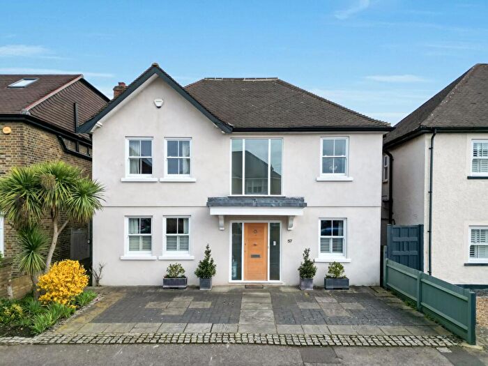4 Bedroom Detached House For Sale In Pemberton Road, East Molesey, KT8