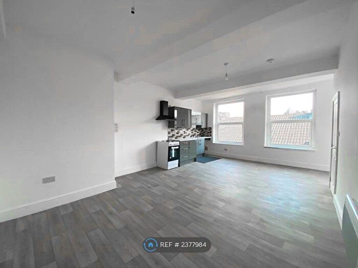 1 Bedroom Flat To Rent In Baillie Street, Rochdale, OL16