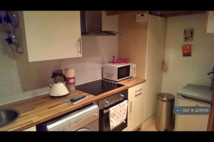 1 Bedroom Flat To Rent In Whitelow Road, Manchester, M21