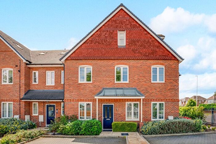 2 Bedroom Flat For Sale In Amersham Road, Hazlemere, HP15