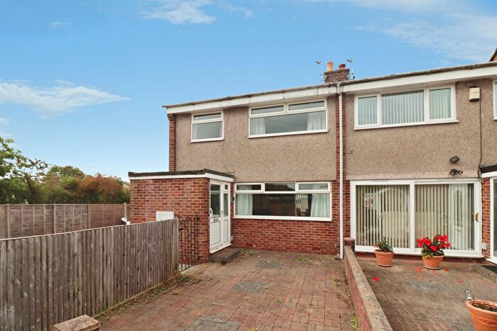 3 Bedroom End Of Terrace House For Sale In Cedar Close, Patchway, Bristol, BS34