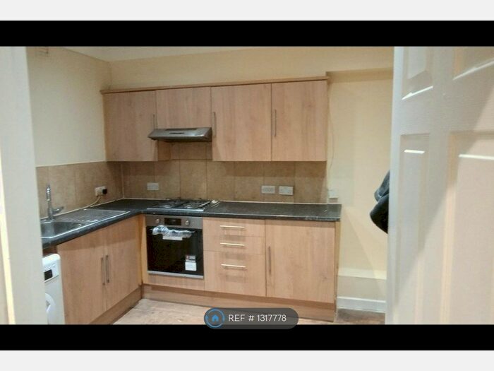 2 Bedroom Flat To Rent In Neasden Lane, London, NW10