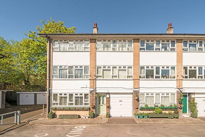 2 Bedroom Maisonette To Rent In British Grove North, Chiswick, W4