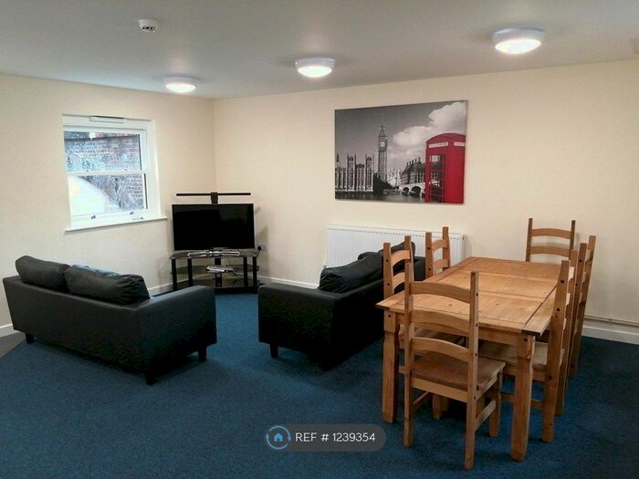 5 Bedroom Flat To Rent In Moss Yard, Leamington Spa CV31