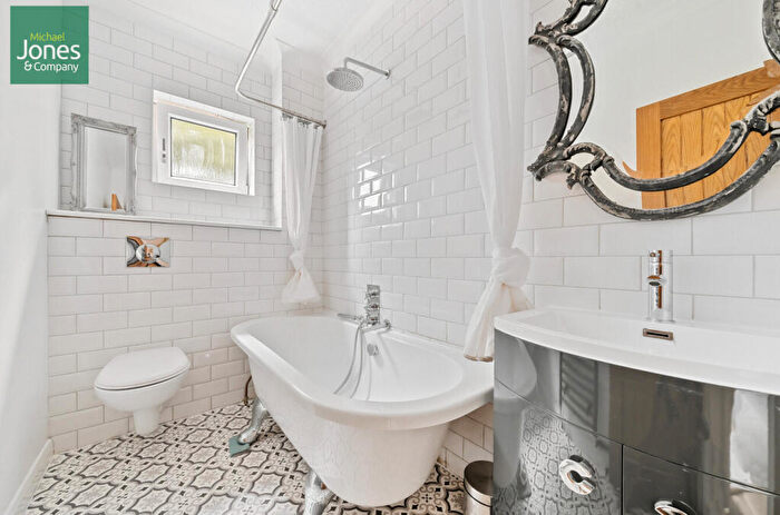 2 Bedroom Property To Rent In Lansdowne Road, Worthing, West Sussex, BN11