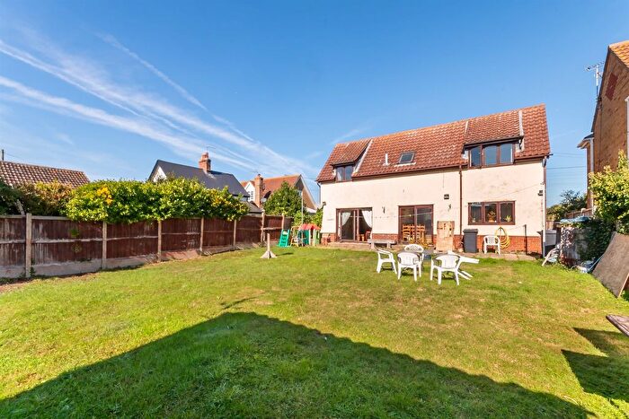 4 Bedroom Detached House For Sale In Nipsells Chase, Mayland, Chelmsford, CM3