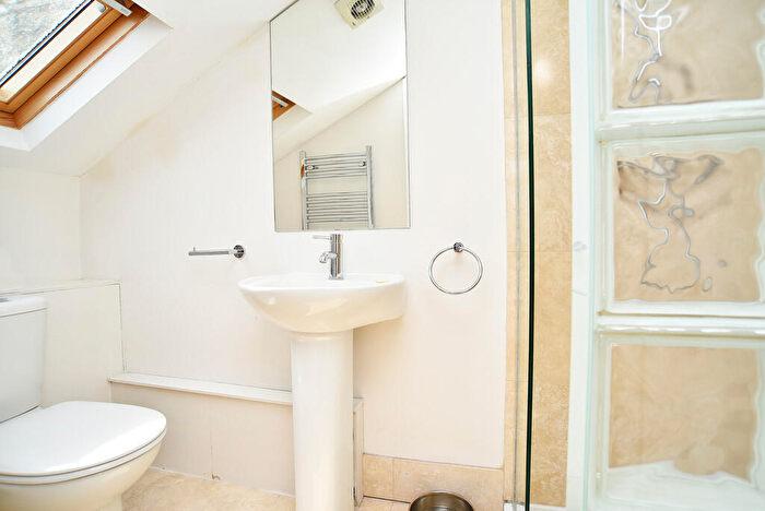 2 Bedroom Apartment For Sale In East Parade, Harrogate, HG1