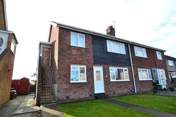 2 Bedroom Maisonette To Rent In Woodcote Close, Cheshunt, Hertfordshire, EN8