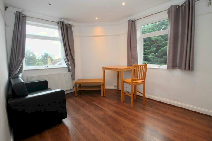 2 Bedroom Flat To Rent In Walking Distance To Local Amenities, HP3