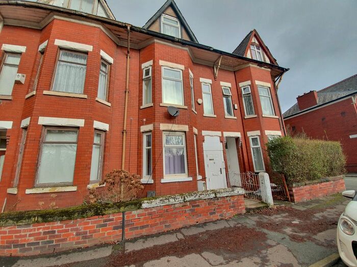 4 Bedroom Terraced House To Rent In Platt Lane, Manchester, M14