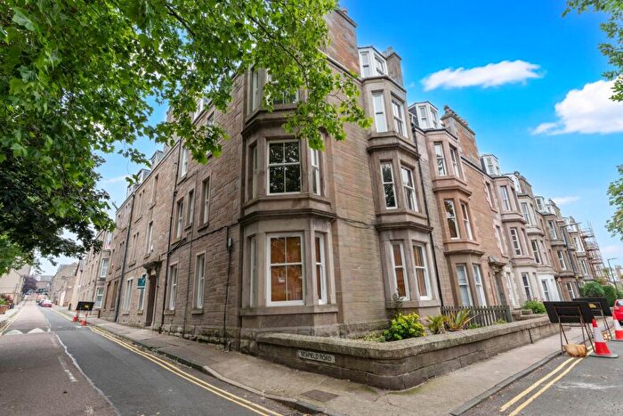 4 Bedroom Flat For Sale In Seafield Road, Dundee, DD1