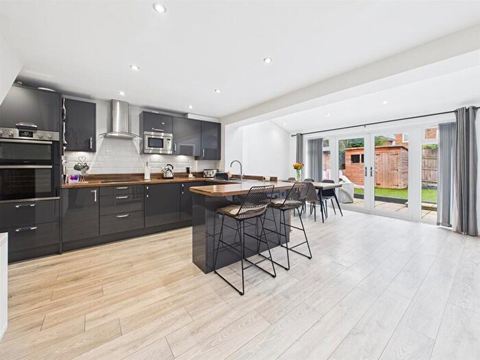 3 Bedroom Detached House For Sale In Saxon Close, Longlevens, Gloucester, GL2