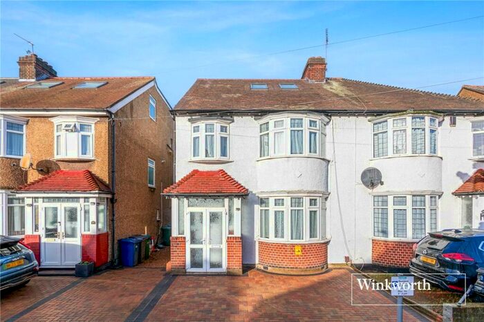 4 Bedroom Semi-Detached House To Rent In Vines Avenue, Finchley, London, N3