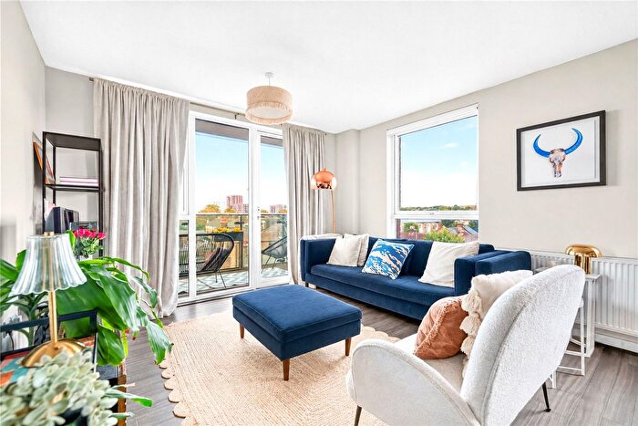 2 Bedroom Flat For Sale In Marlowe Road, Walthamstow, London, E17