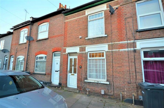 2 Bedroom Terraced House To Rent In Hibbert Street, Luton, LU1