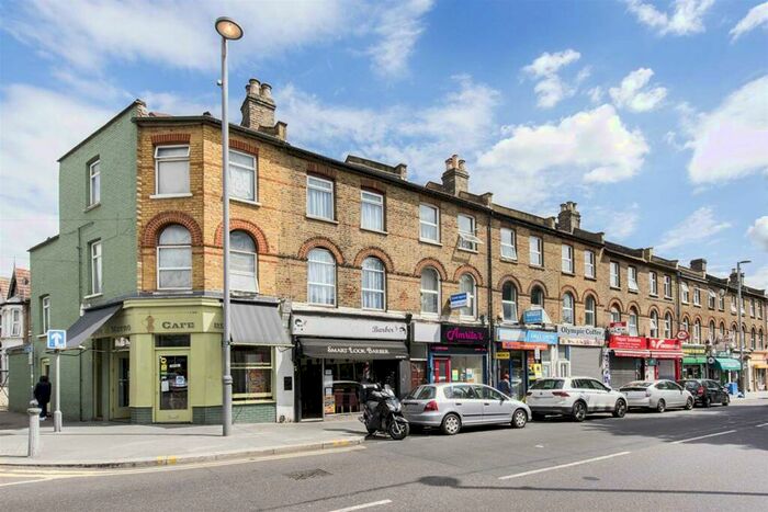 2 Bedroom Flat To Rent In High Road, Leyton, E15