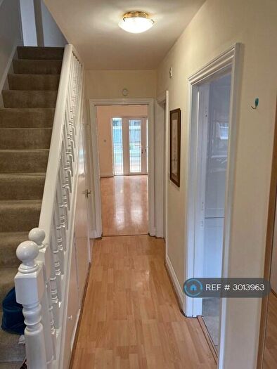 4 Bedroom Semi-Detached House To Rent In Cowslip Road, London, E18