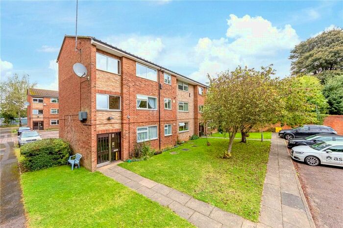 2 Bedroom Flat To Rent In Aysgarth Close, Harpenden, Harpenden, AL5