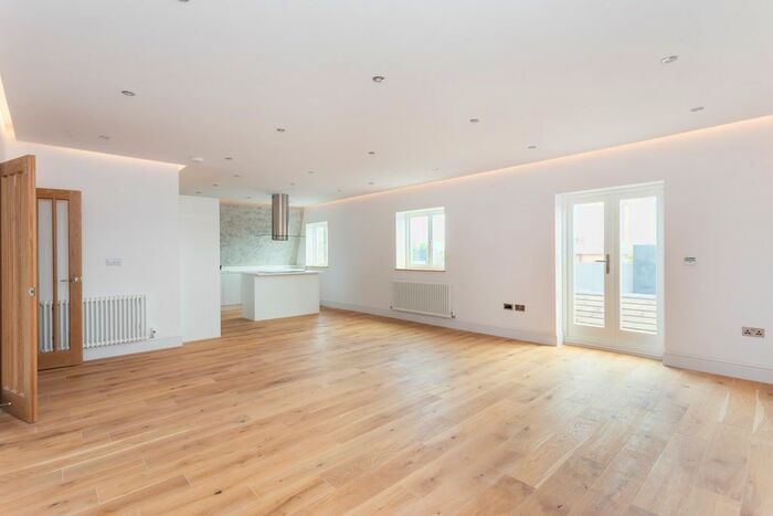 2 Bedroom Flat To Rent In Welmar Mews, London, SW4
