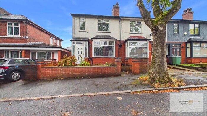 3 Bedroom Semi-Detached House For Sale In Littlewood Ave, Seedfield, Bury, BL9