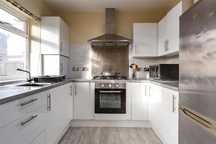 4 Bedroom Terraced House To Rent In The Roundway, Haringay, London, N17