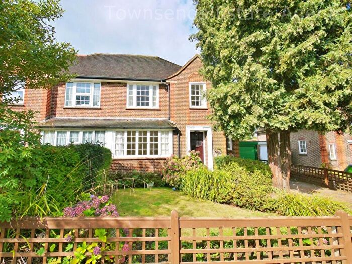3 Bedroom Semi-Detached House To Rent In Hatch End, Pinner, HA5