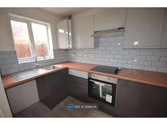 2 Bedroom Semi-Detached House To Rent In Ascot Gardens, Leeds, LS10