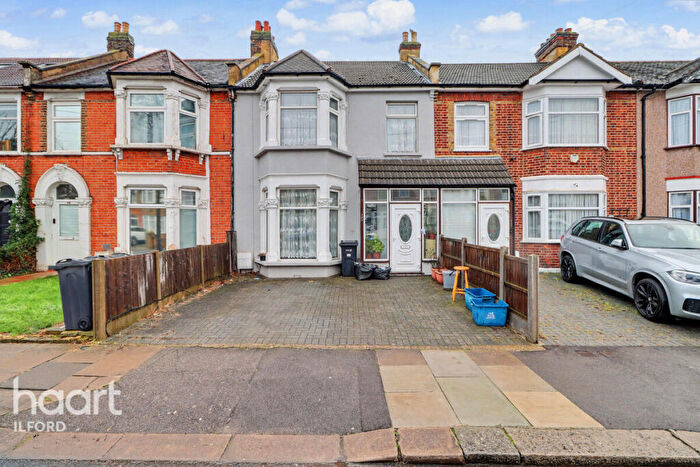 3 Bedroom Terraced House For Sale In Lansdowne Road, Ilford, IG3