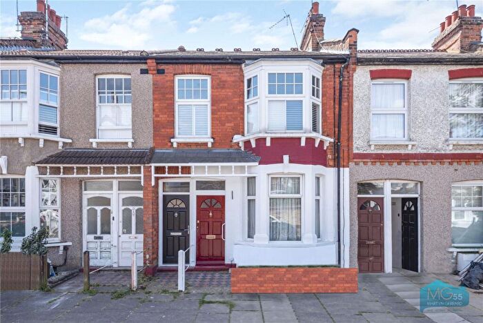 2 Bedroom Maisonette To Rent In Grange Avenue, North Finchley, London, N12