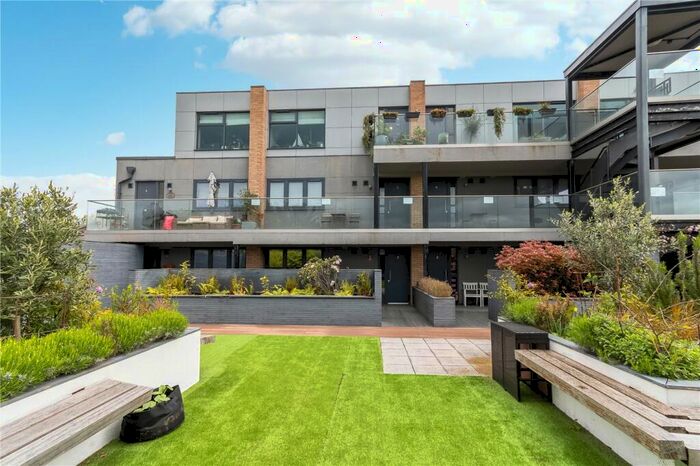 2 Bedroom Apartment To Rent In Chesterfield Grove, East Dulwich, London, SE22