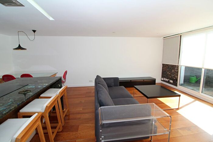 2 Bedroom Flat To Rent In Norman Court, Nether Street, Finchley, N3
