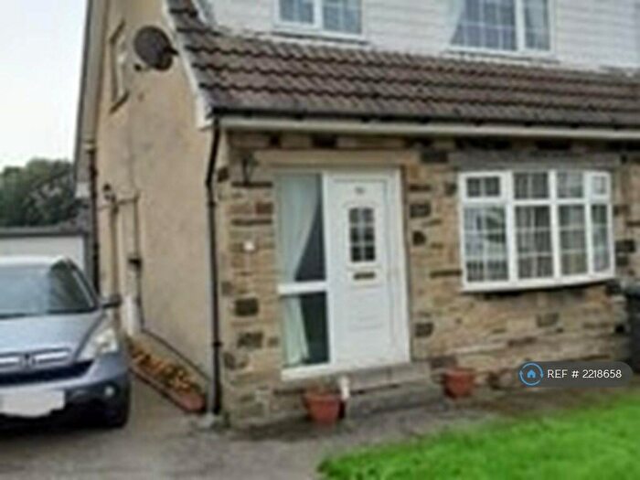 3 Bedroom Semi-Detached House To Rent In Littlefield Walk, Bradford, BD6