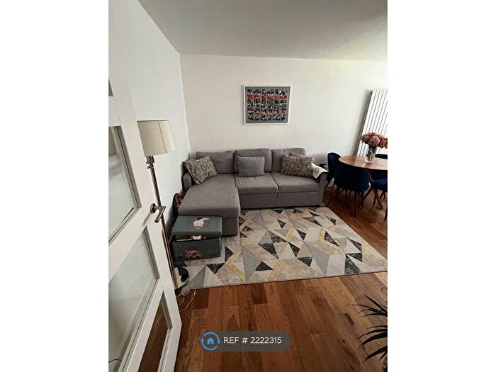 2 Bedroom Flat To Rent In Ollgar Close, London, W12