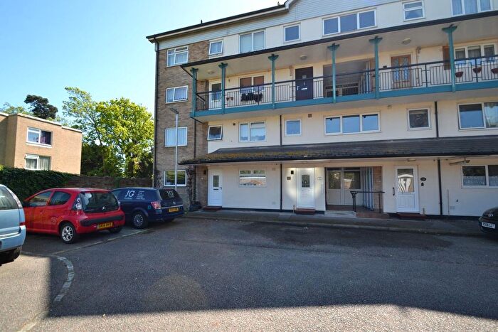 2 Bedroom Maisonette To Rent In Priory Close, Hoddesdon, Hertfordshire, EN11