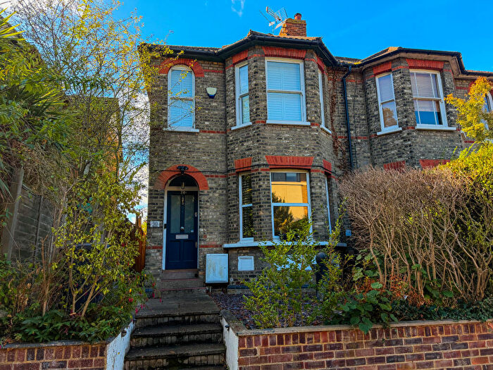 2 Bedroom Maisonette For Sale In Eastworth Road, Chertsey, Surrey, KT16