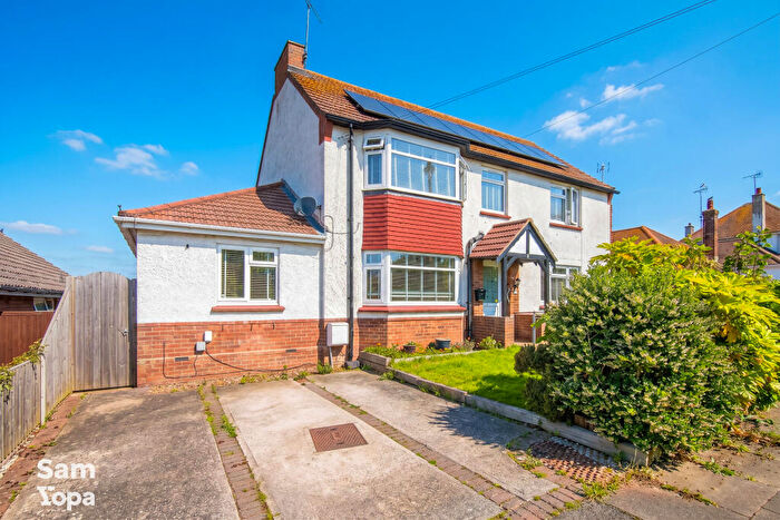4 Bedroom Detached House For Sale In Coan Avenue, Clacton-on-sea, CO15