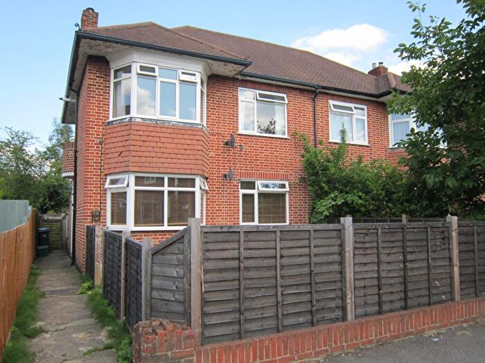 2 Bedroom Flat To Rent In Glen Road, Chessington, Surrey, KT9