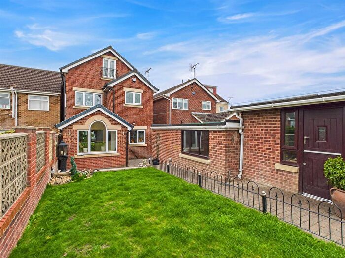 3 Bedroom Detached House For Sale In Fenton Street, Eckington, Sheffield, S21