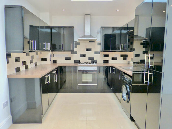 2 Bedroom Ground Flat To Rent In Hamilton Road, London, NW11