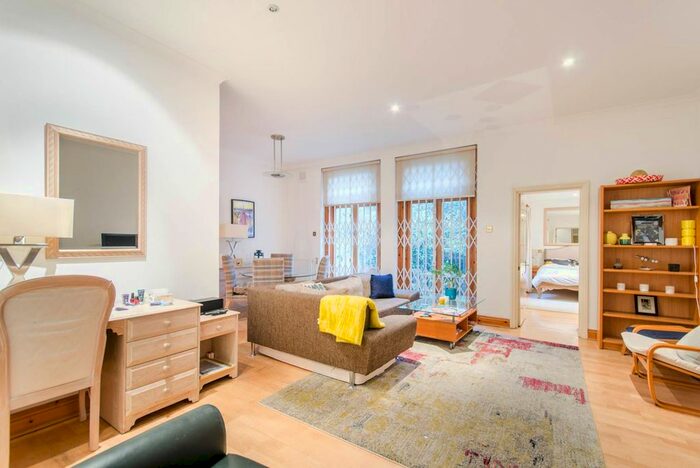1 Bedroom Flat To Rent In Redcliffe Square, Chelsea, London, SW10