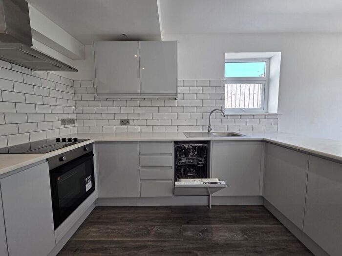 2 Bedroom Flat To Rent In Coveny Street, Splott, CF24