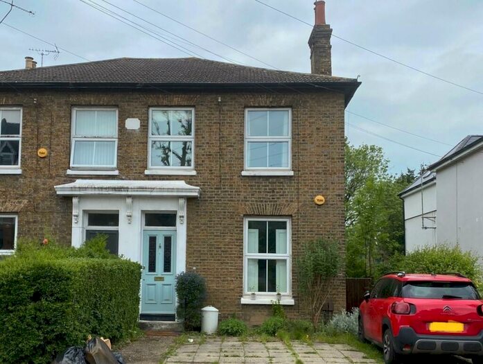 2 Bedroom Maisonette To Rent In Eastern Road, Romford, RM1