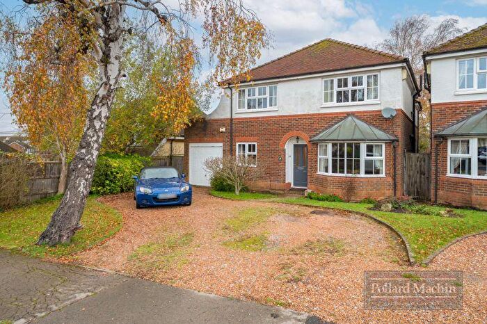 4 Bedroom Detached House For Sale In Blacksmiths Hill, Sanderstead, CR2