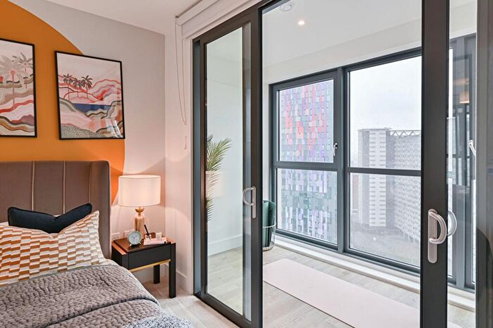 1 Bedroom Flat For Sale In London Square Croydon, Croydon, CR0