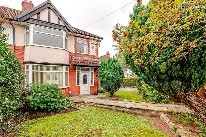 3 Bedroom Semi-Detached House For Sale In Longworth Road, Horwich, Bolton, BL6