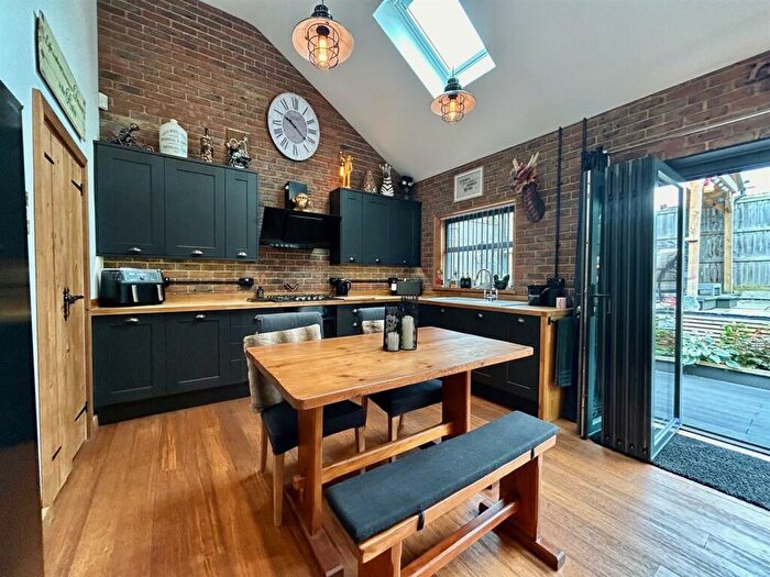 2 Bedroom Bungalow For Sale In Honey Lane, Waltham Abbey, EN9
