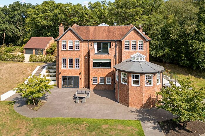 5 Bedroom Detached House For Sale In Basingstoke Road, Newbury, RG19